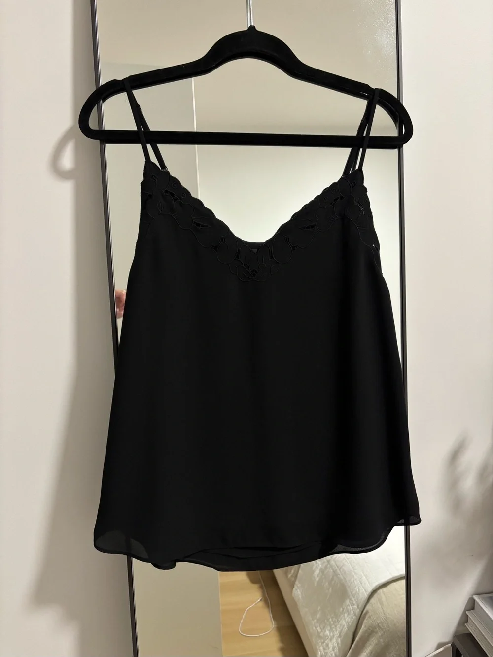 EUC Aritzia Babaton Everly Floral Trim Camisole Tank